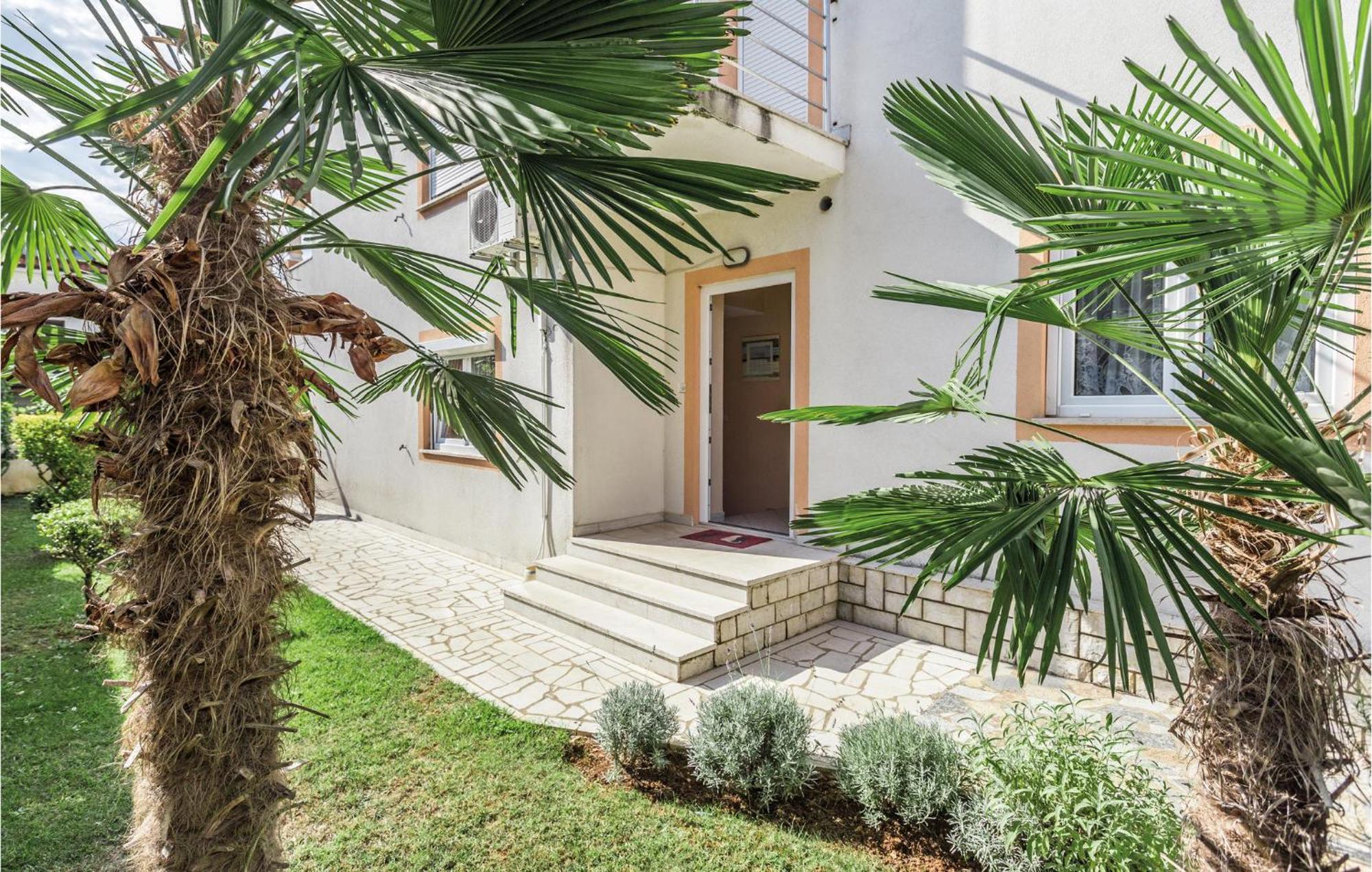 1 Bedroom Beautiful Apartment In Porec Poreč Exterior foto